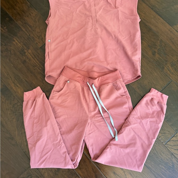 Figs Dusty Rose Technical Collection Set MEDIUM/ MEDIUM TALL - Picture 1 of 4